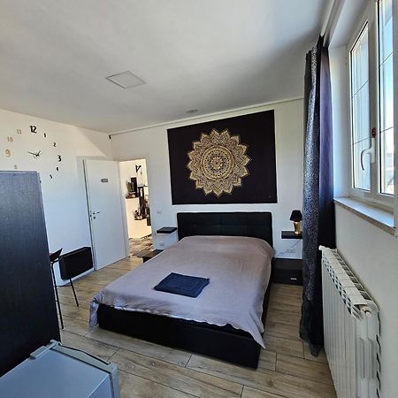 Wanderlust Hotel Pomezia Eksteriør billede